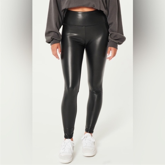Hollister Ultra High Rise 28” Faux Vegan Leather Leggings Black Stretch Medium - Picture 1 of 12